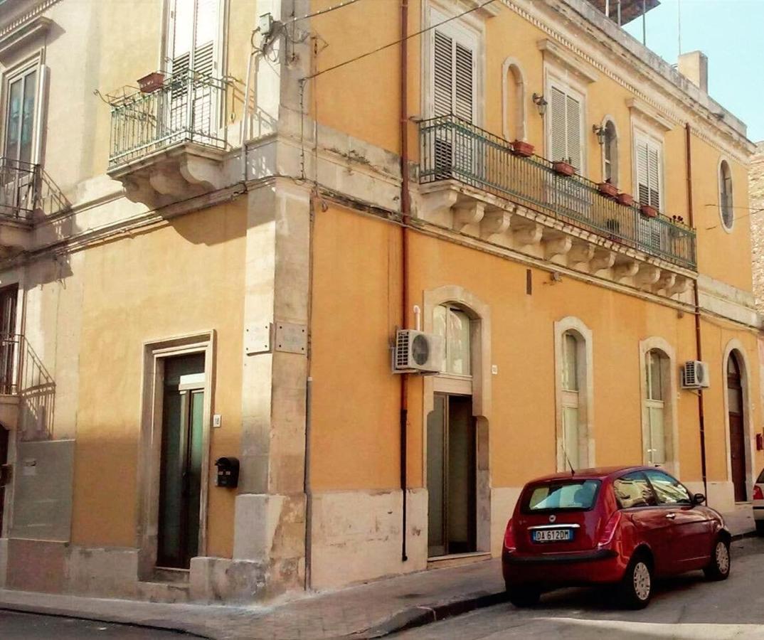 Villa La Piccola Casa Di Angela Syrakus Exterior foto